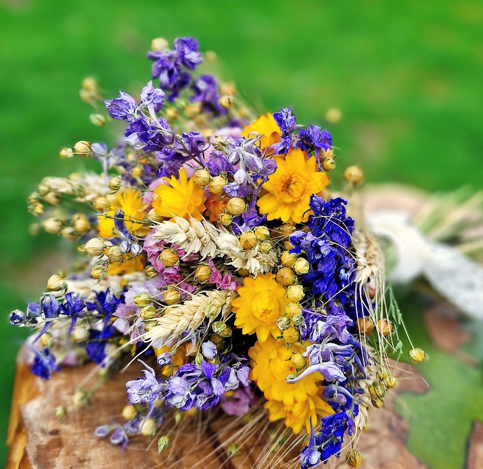 Thumbnail: Bright colours dried classic bouquet