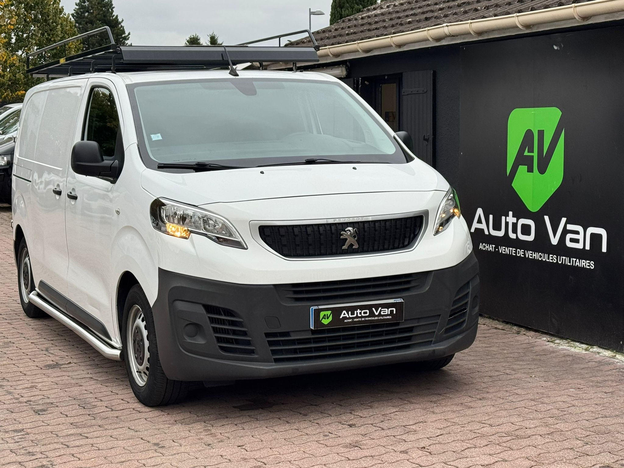 Peugeot Expert fg 1.6 BlueHDI 95 cv Pro / régulateur / radars / attelage / galer