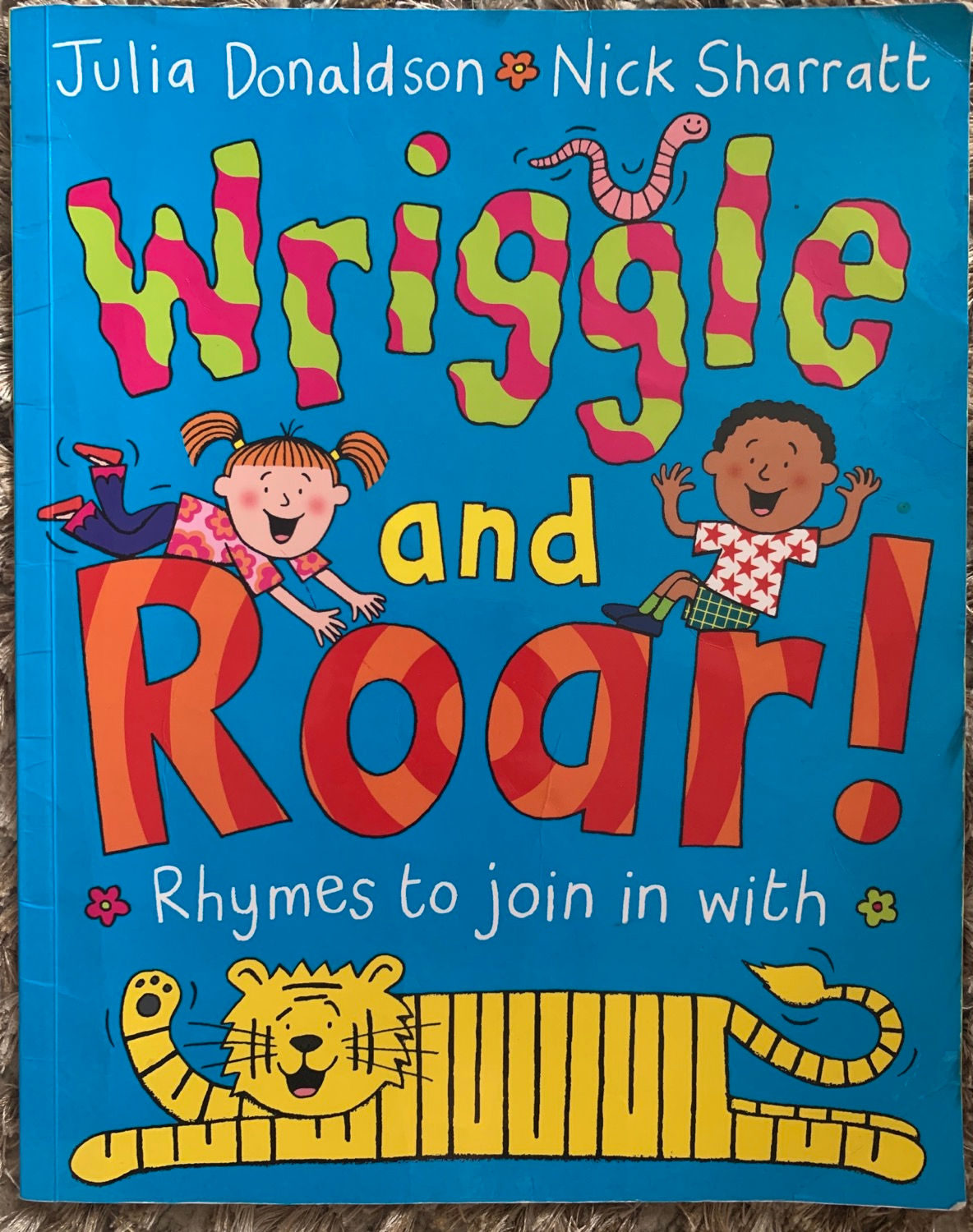 Wriggle and Roar! Rhymes to Join in With. ( Julia Donaldson and Nick Sharrat)