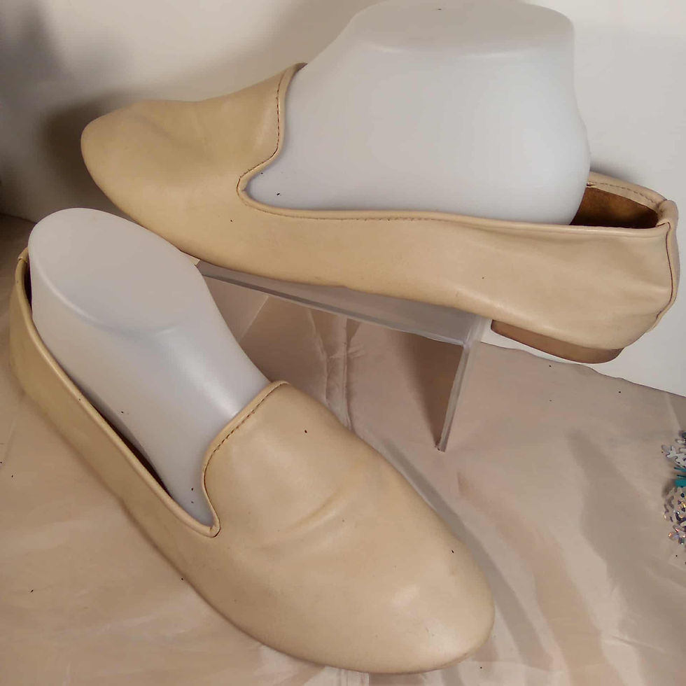 Thumbnail: Crème Leather Casual Slip-On Walking Flats (Size 10)
