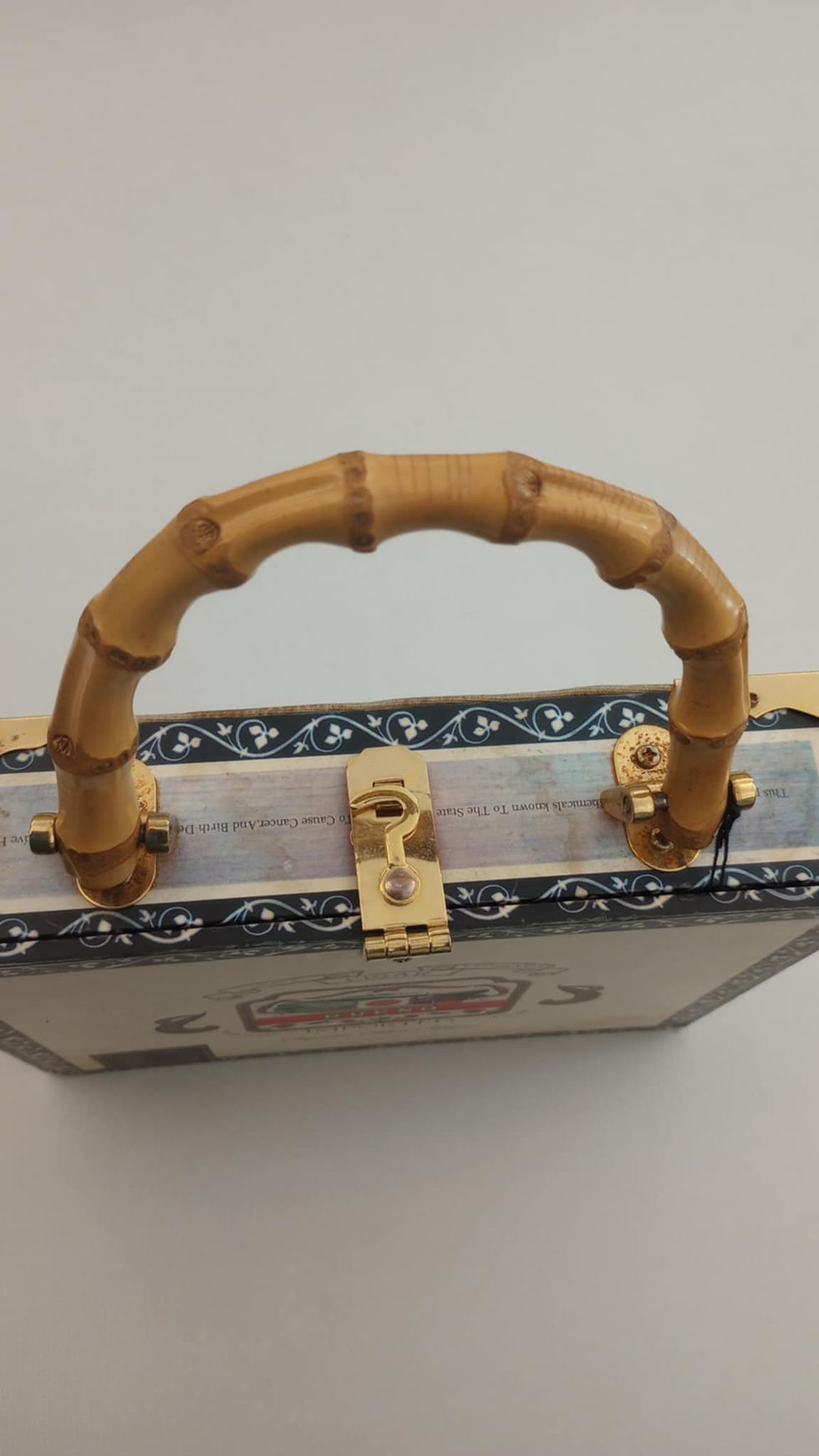 Thumbnail: International Wooden Cigar World Travel Purse