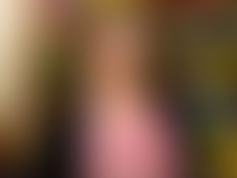 Gabriela Tezanos Pintos sonriente dentro de La Pachamama.