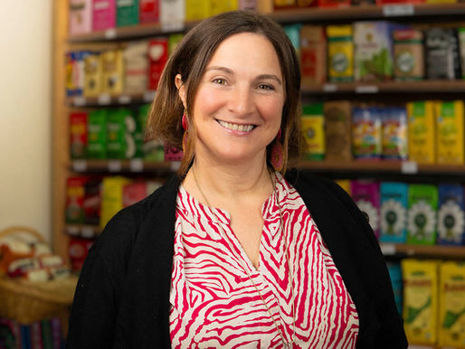 Gabriela Tezanos Pintos sonriente dentro de La Pachamama.