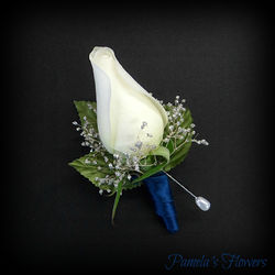 Boutonniere 32