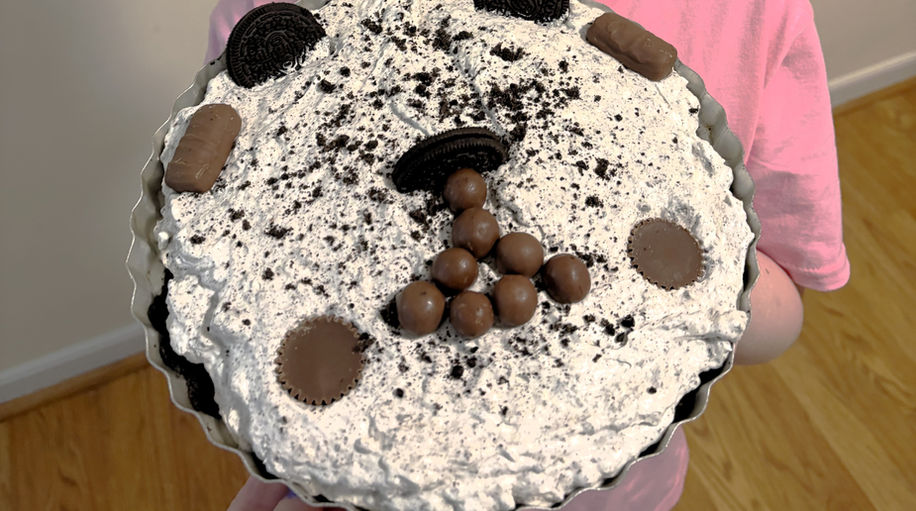 Photo of an Oreo Cream Pie - it looks delicious!