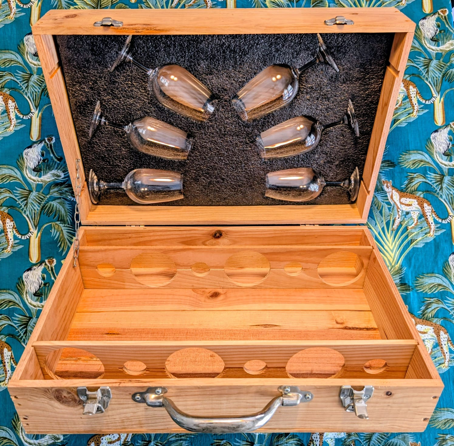 Caisse bois de 6 bouteilles et 6 verres INAO