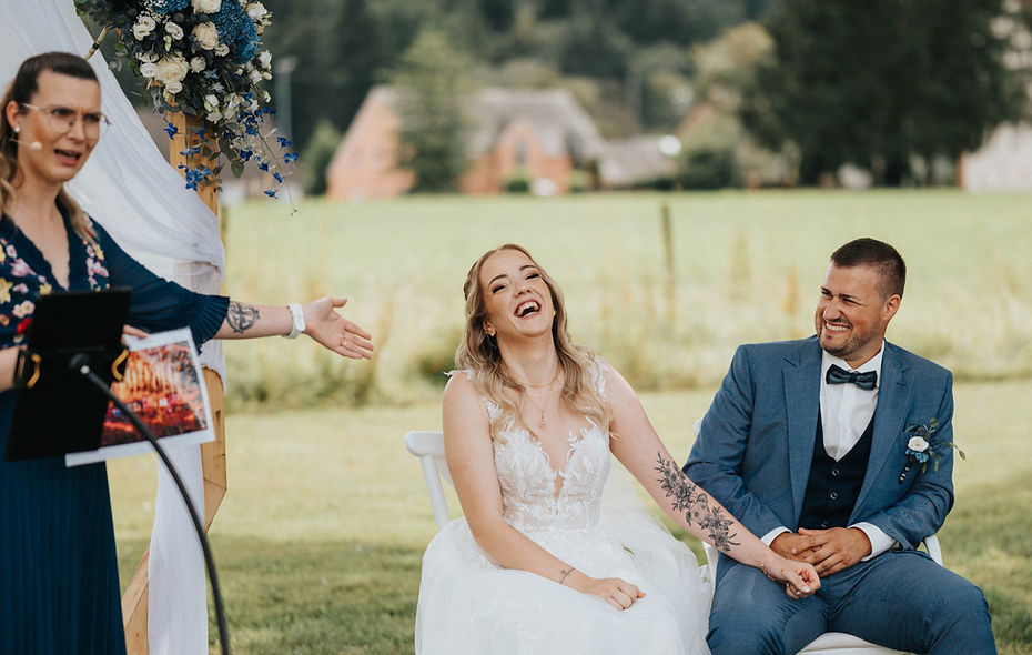 Eine freie Trauung ehrlich, individuell, so wie ihr seid! Zu 100% echt, zu 100% IHR!
Jenny Eisenring, freie Traurednerin IHK, Die Trauscheune GbR
Foto: Frank Martini Fotografie