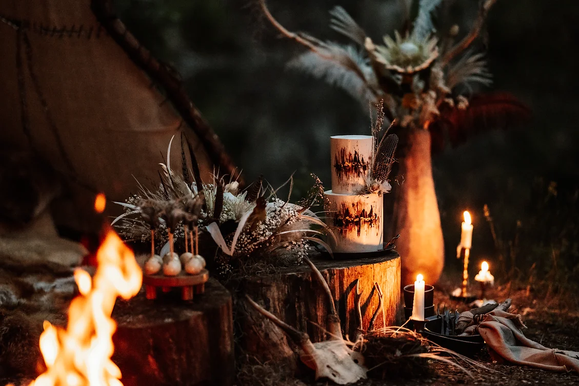 Die Trauscheune Styled Shooting mystisch Dekokonzept