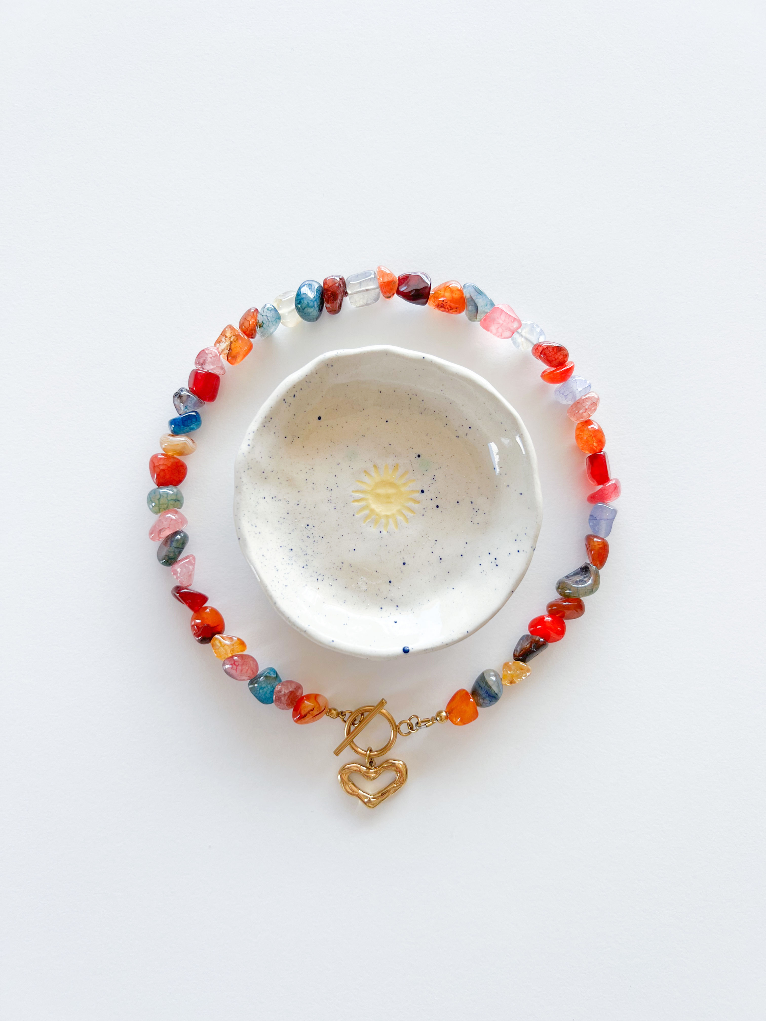 Bijou coloré et tendance fait main