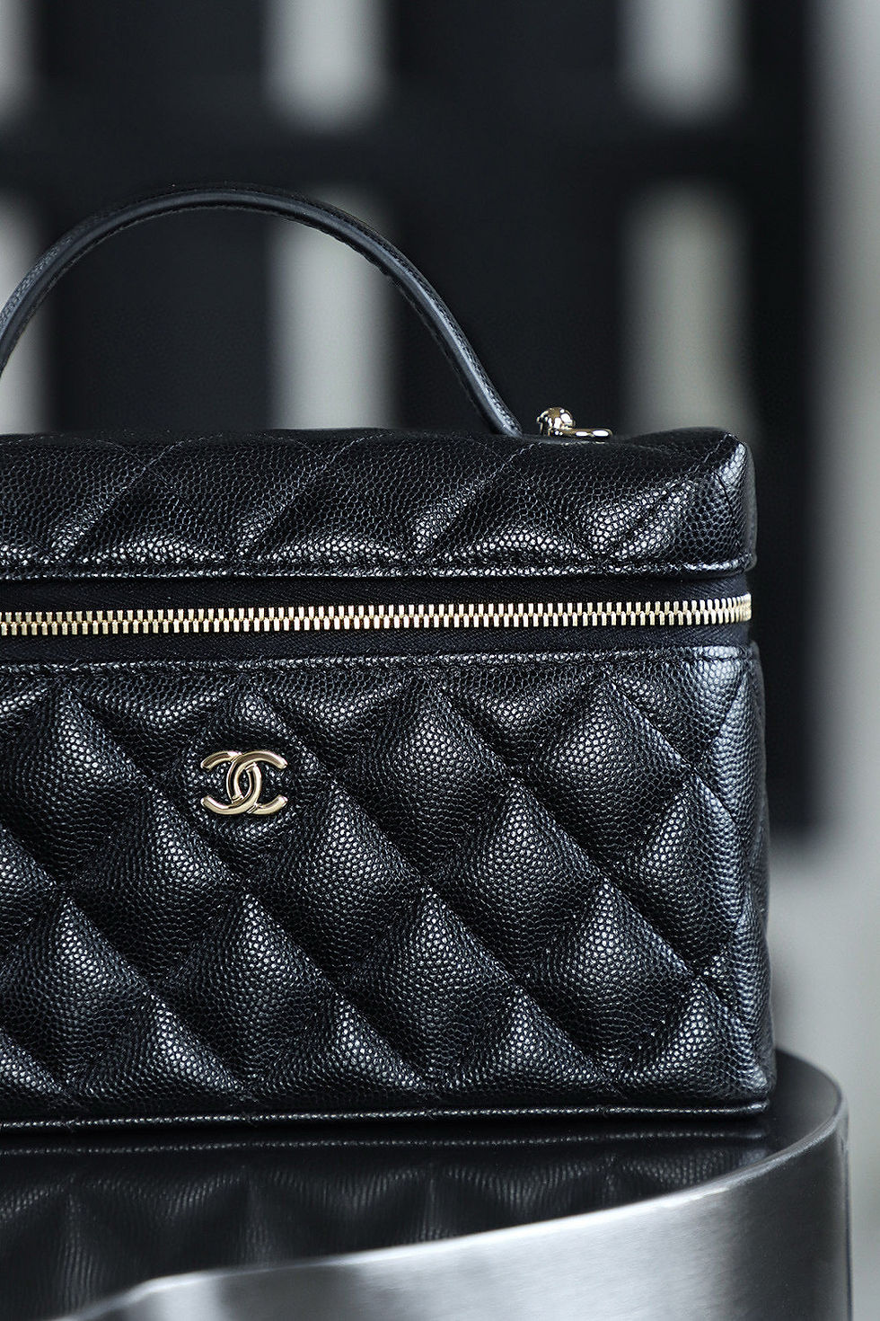 Thumbnail: Chanel 25P Hobo Bag