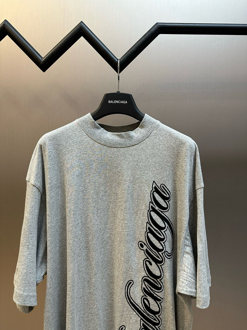 Thumbnail: Balenciaga T-Shirt Gris Chiné – Script Cursif Côté