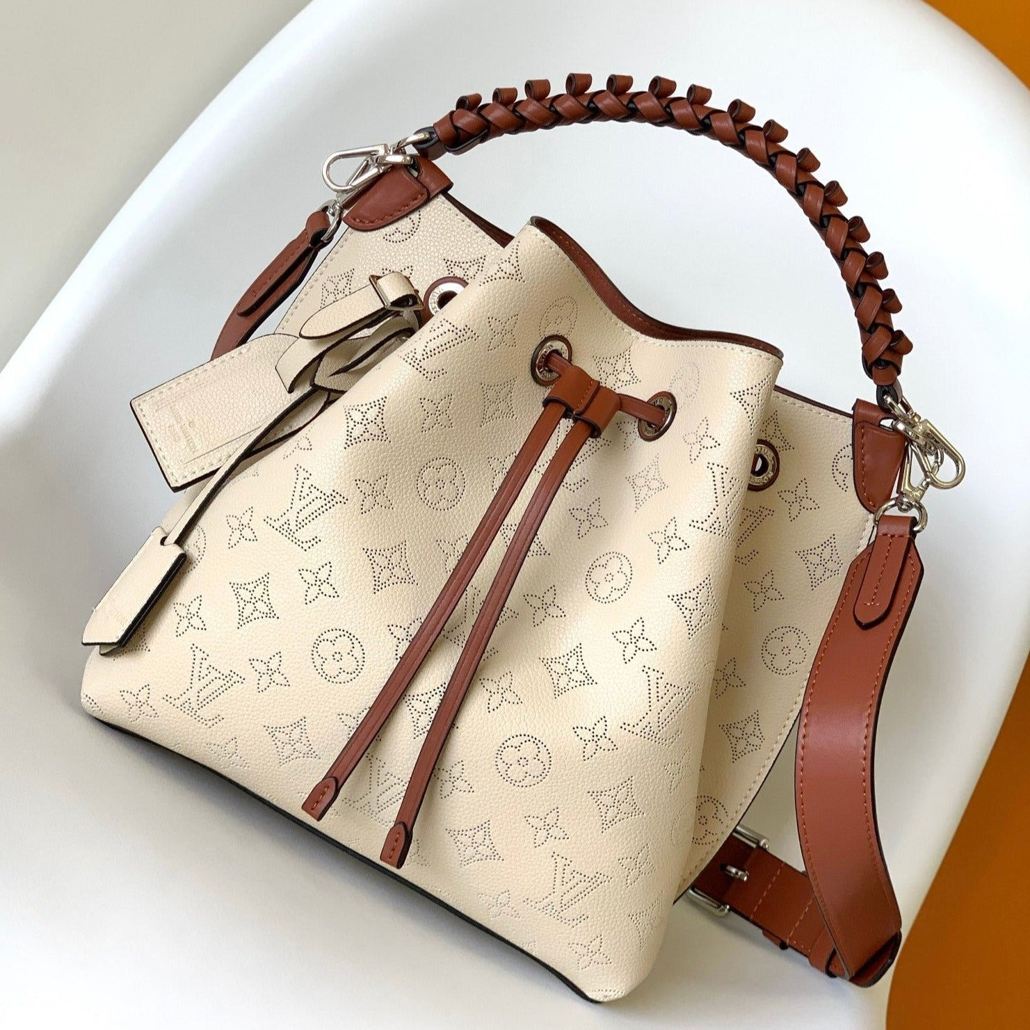 Louis Vuitton MURIA 25 CREAM MAHINA LEATHER