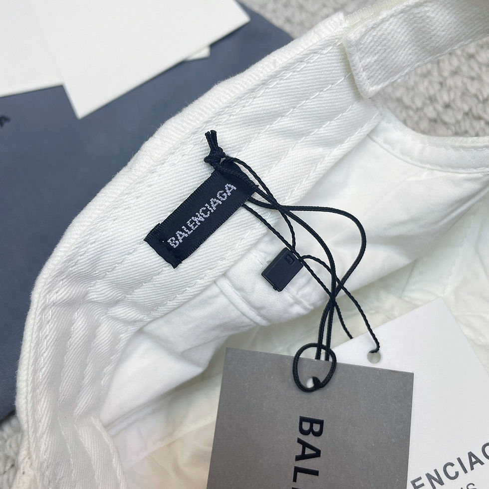 Thumbnail: Balenciaga Cap 534 — Champagne