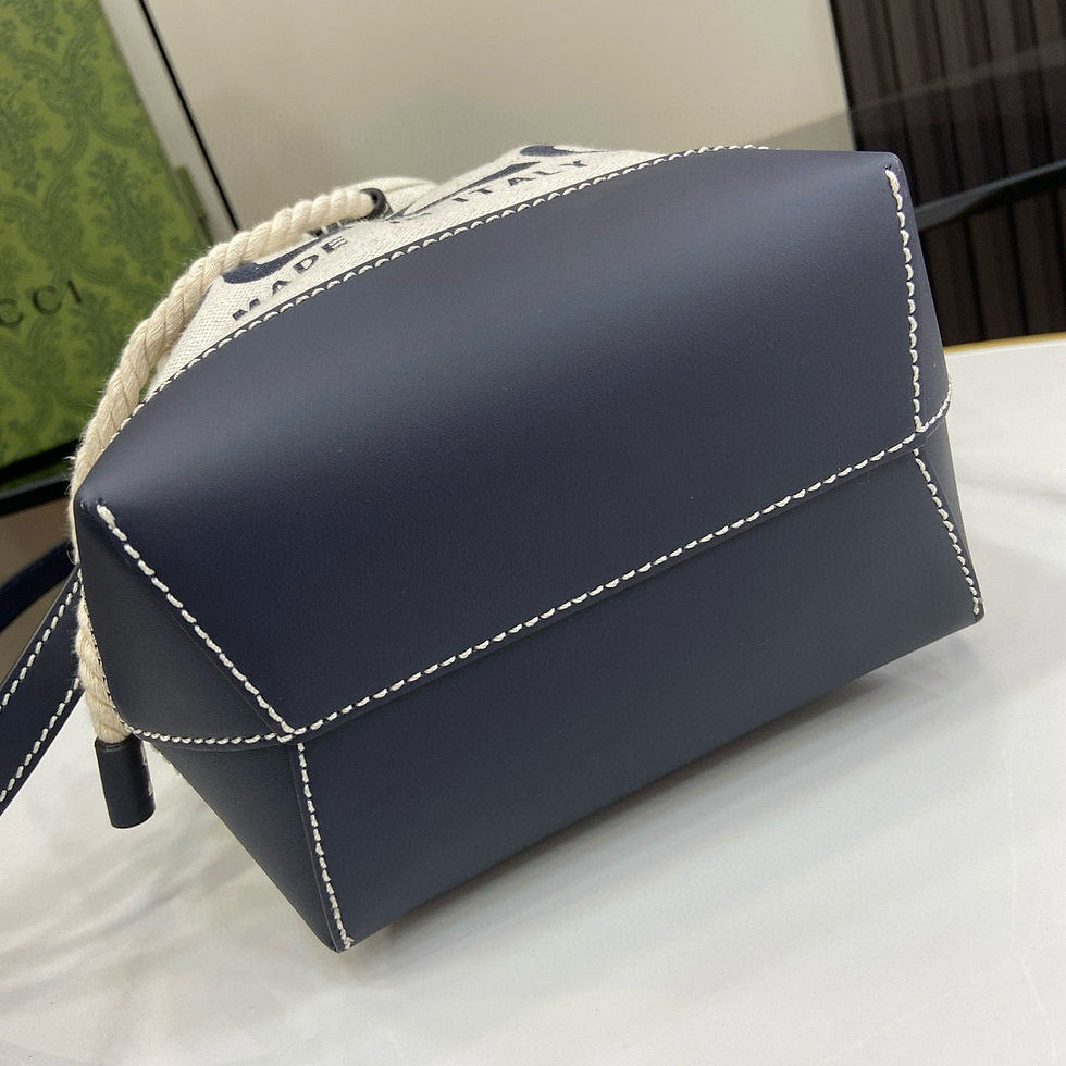 Thumbnail: Gucci Shoulder Bag