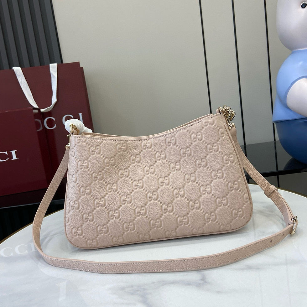 Thumbnail: Gucci Emblem Shoulder bag