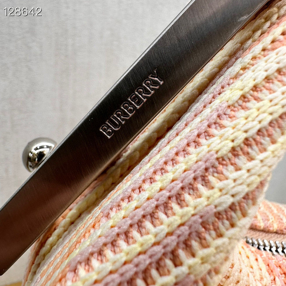 Thumbnail: Burberry Peg Handle Medium 108