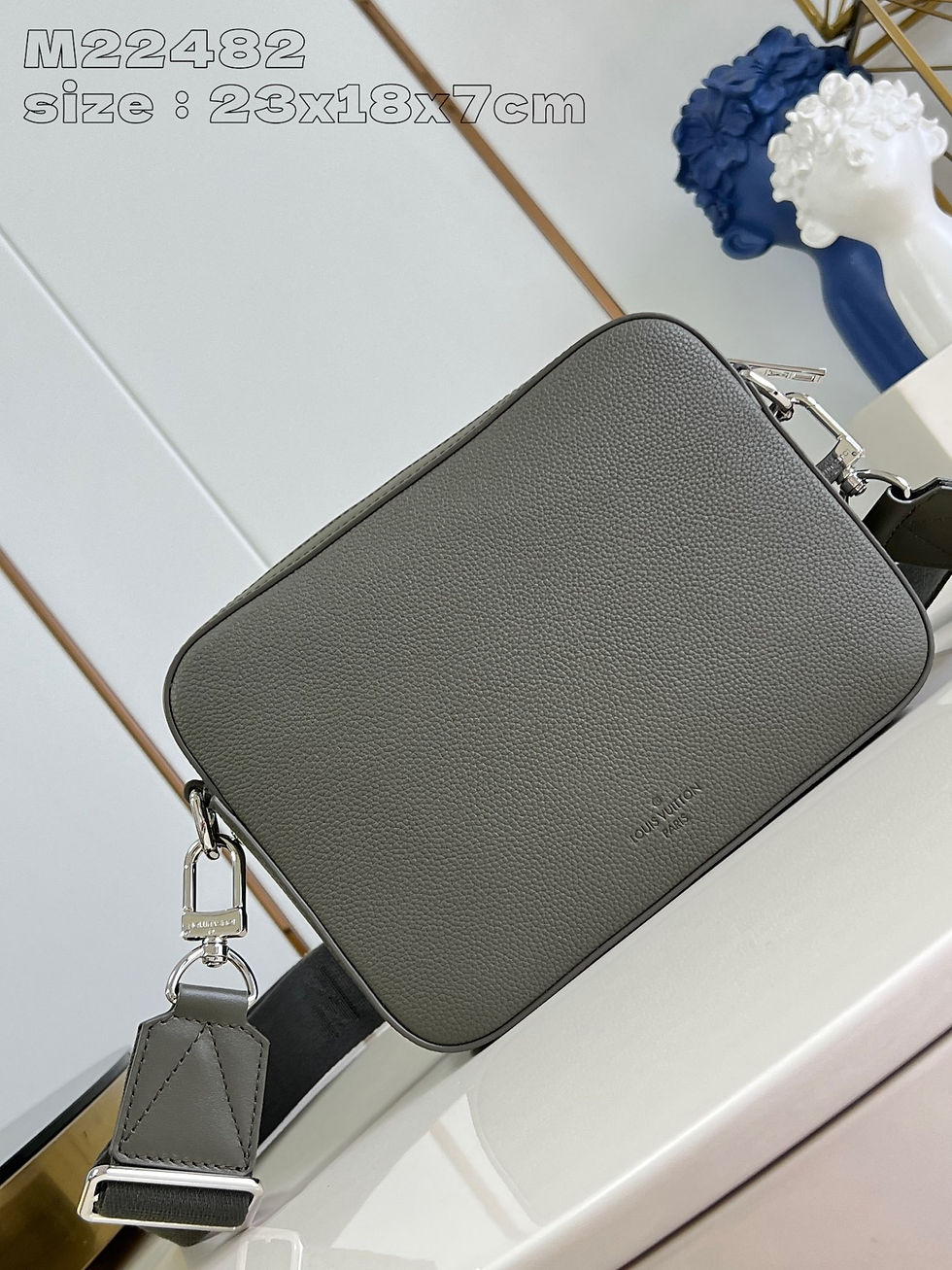 Thumbnail: Louis Vuitton Fastline