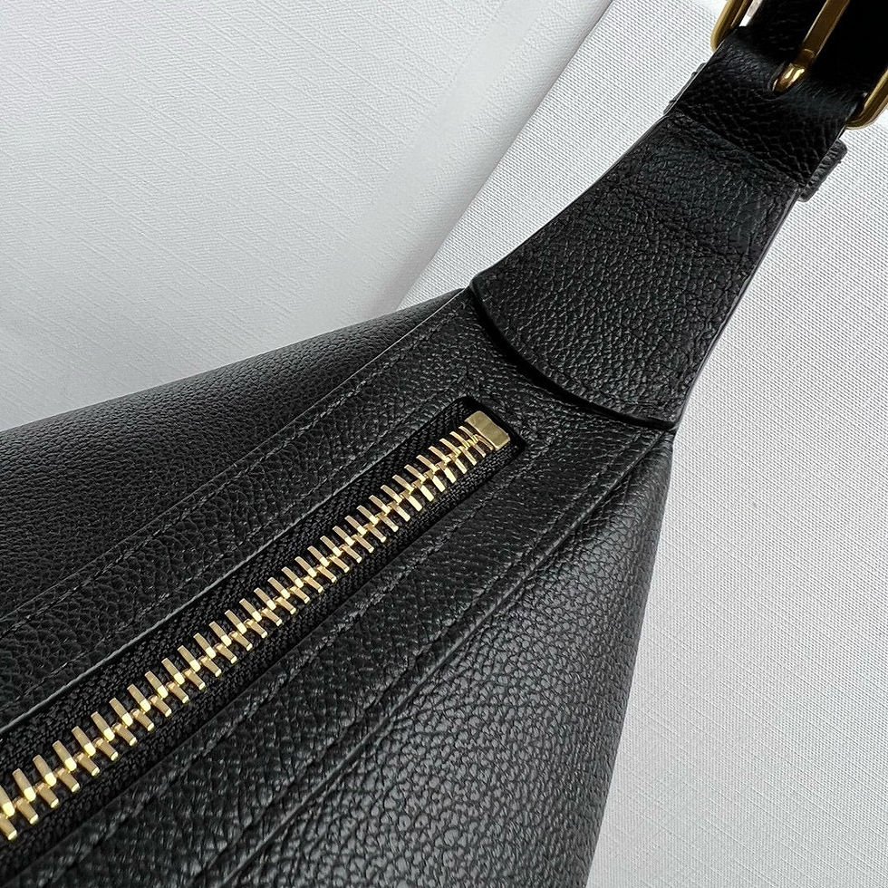 Thumbnail: Celine Hobo Bag 606
