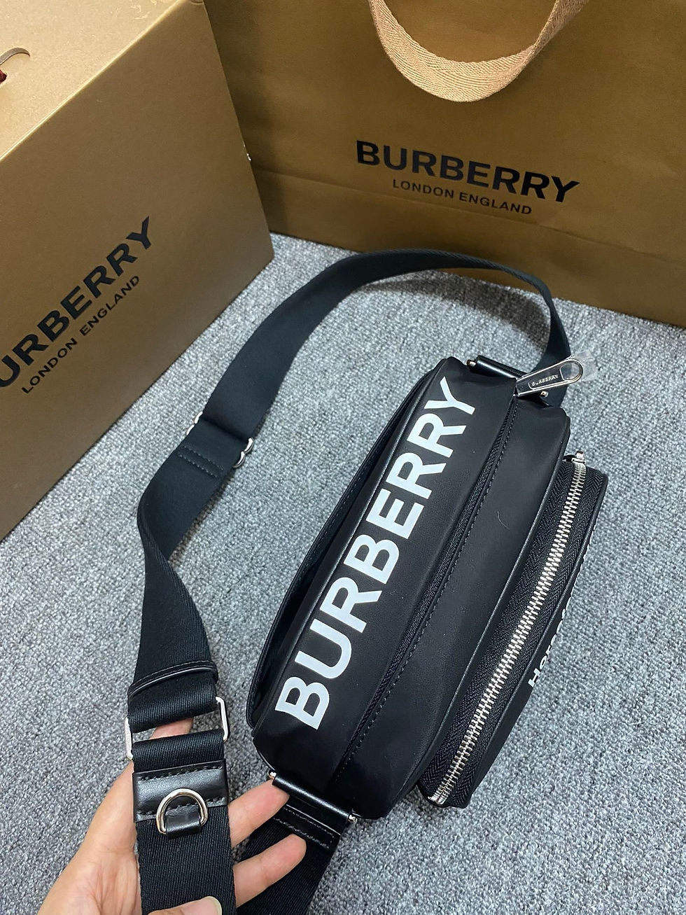 Thumbnail: Burberry Messenger Bag 4