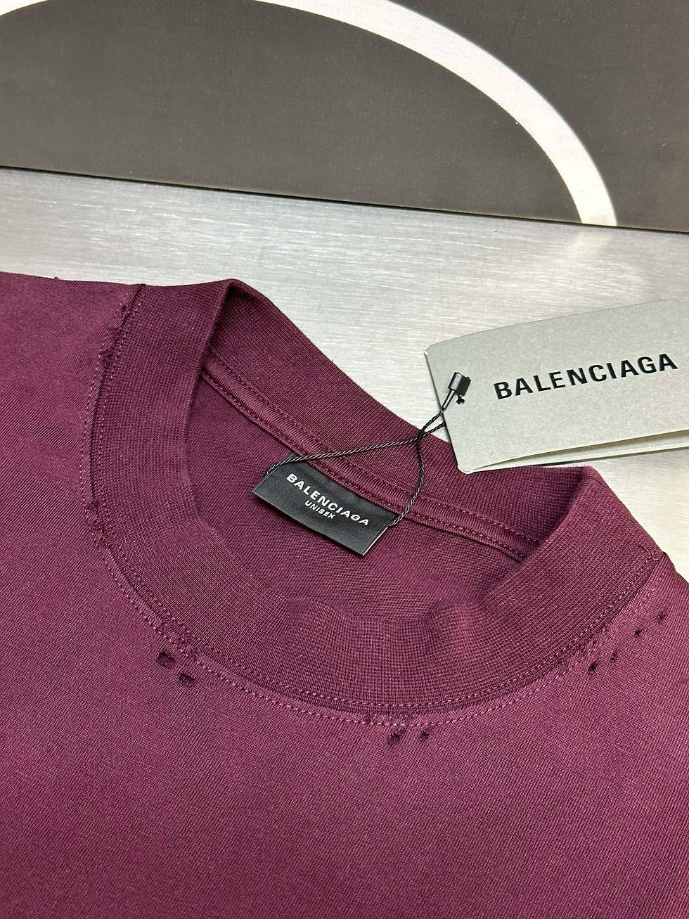 Thumbnail: Balenciaga T-Shirt Bordeaux – Logo Tape Doré