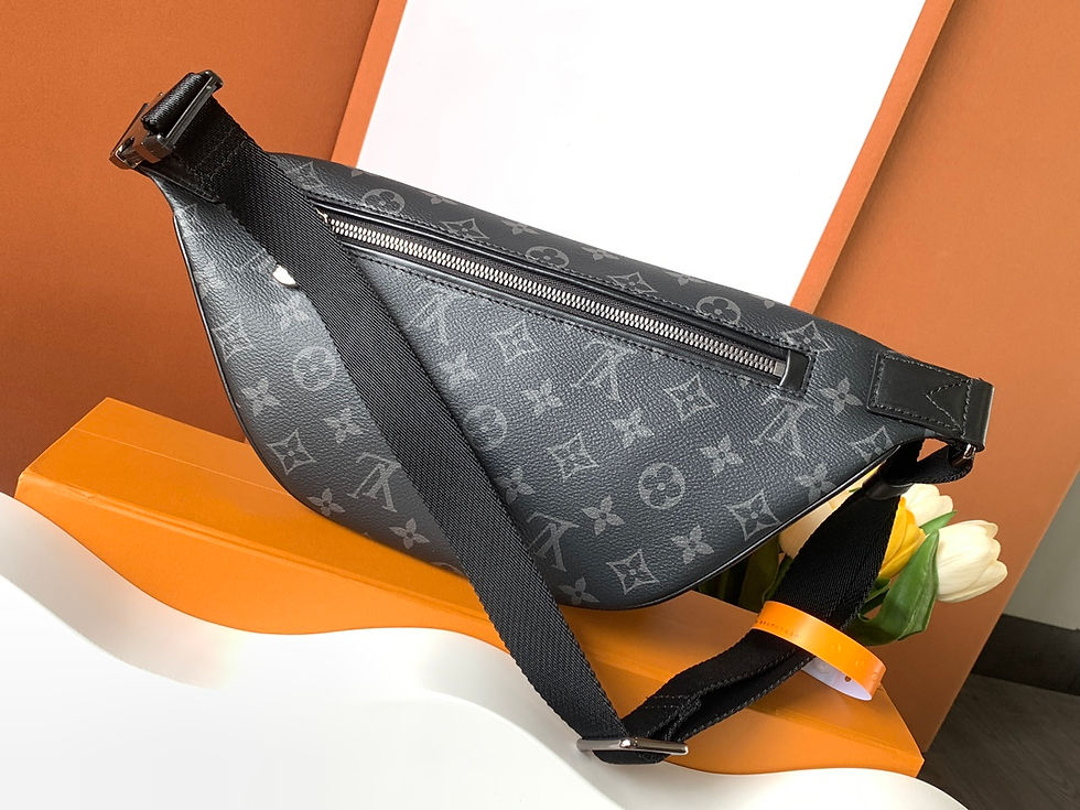 Thumbnail: LV Discovery Backpack — Taurillon Black