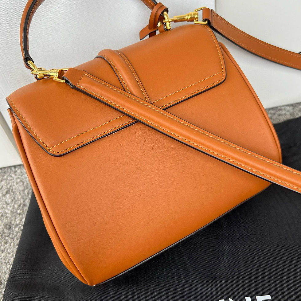 Thumbnail: Celine Shoulder Bag 643