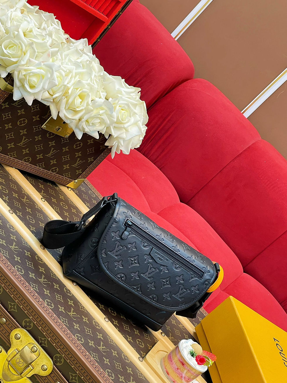 Thumbnail: Louis Vuitton Pulse Messenger