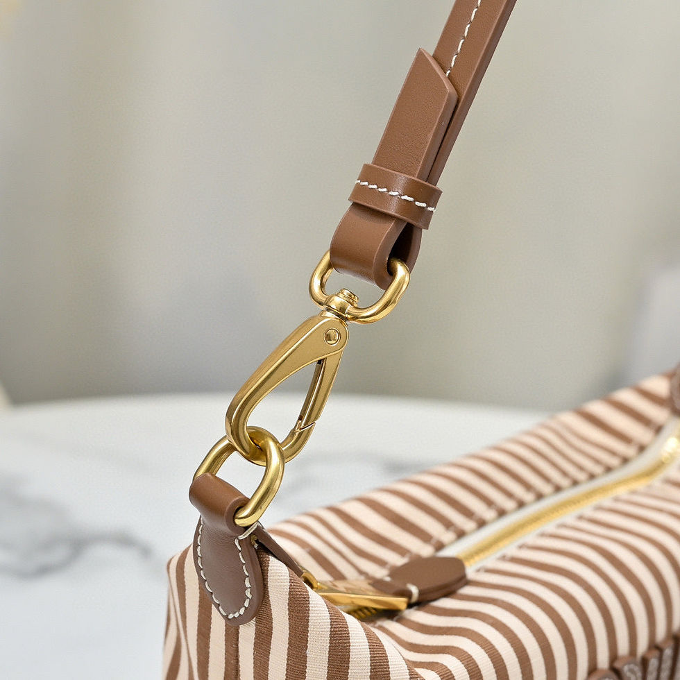 Thumbnail: Miu Miu Shoulder Bag 540
