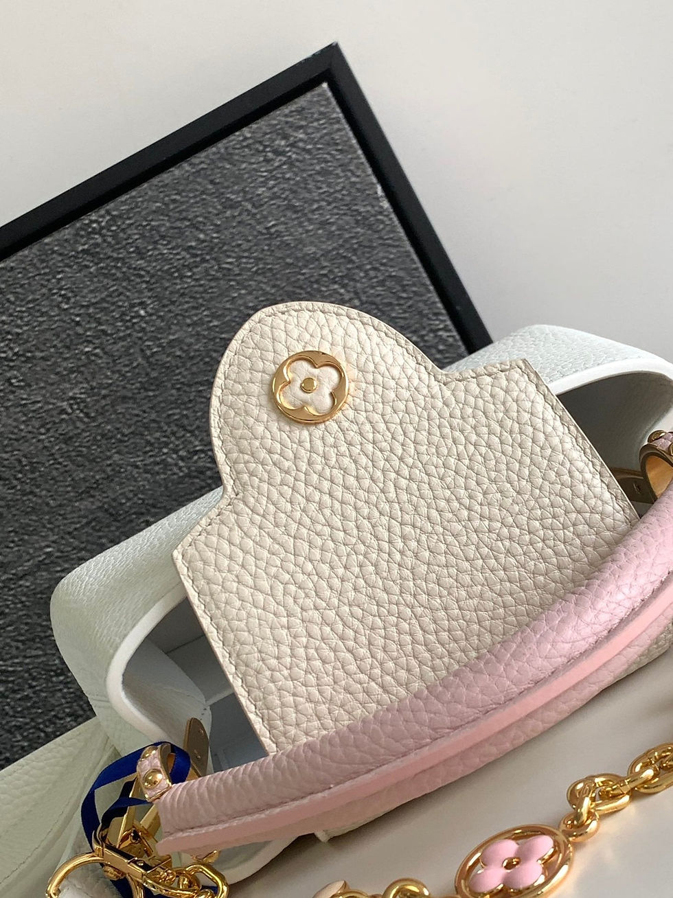 Thumbnail: CAPUCINES MINI 21 IN WHITE MIX PINK AND BEIGE TAURILLON GOLD — Monogram Canvas