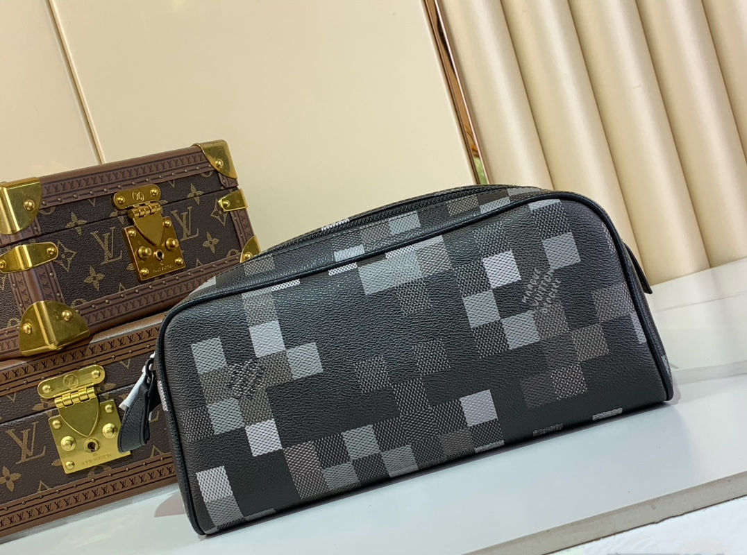 Louis Vuitton Dopp Kit