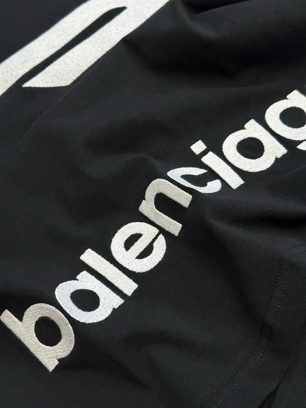 Thumbnail: Balenciaga T-Shirt Noir – Logo Sport Boxy