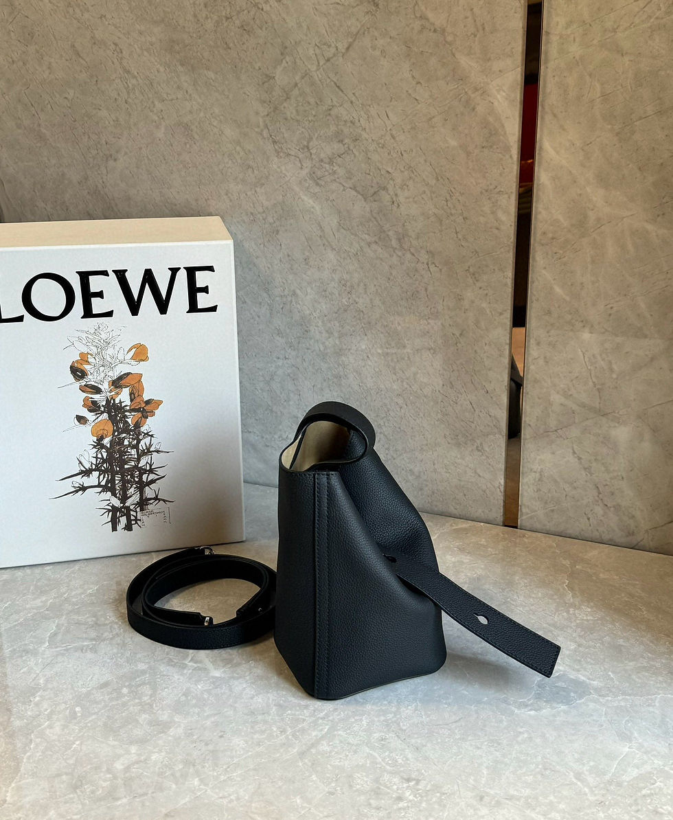 Thumbnail: Loewe Pebble Bucket Bag