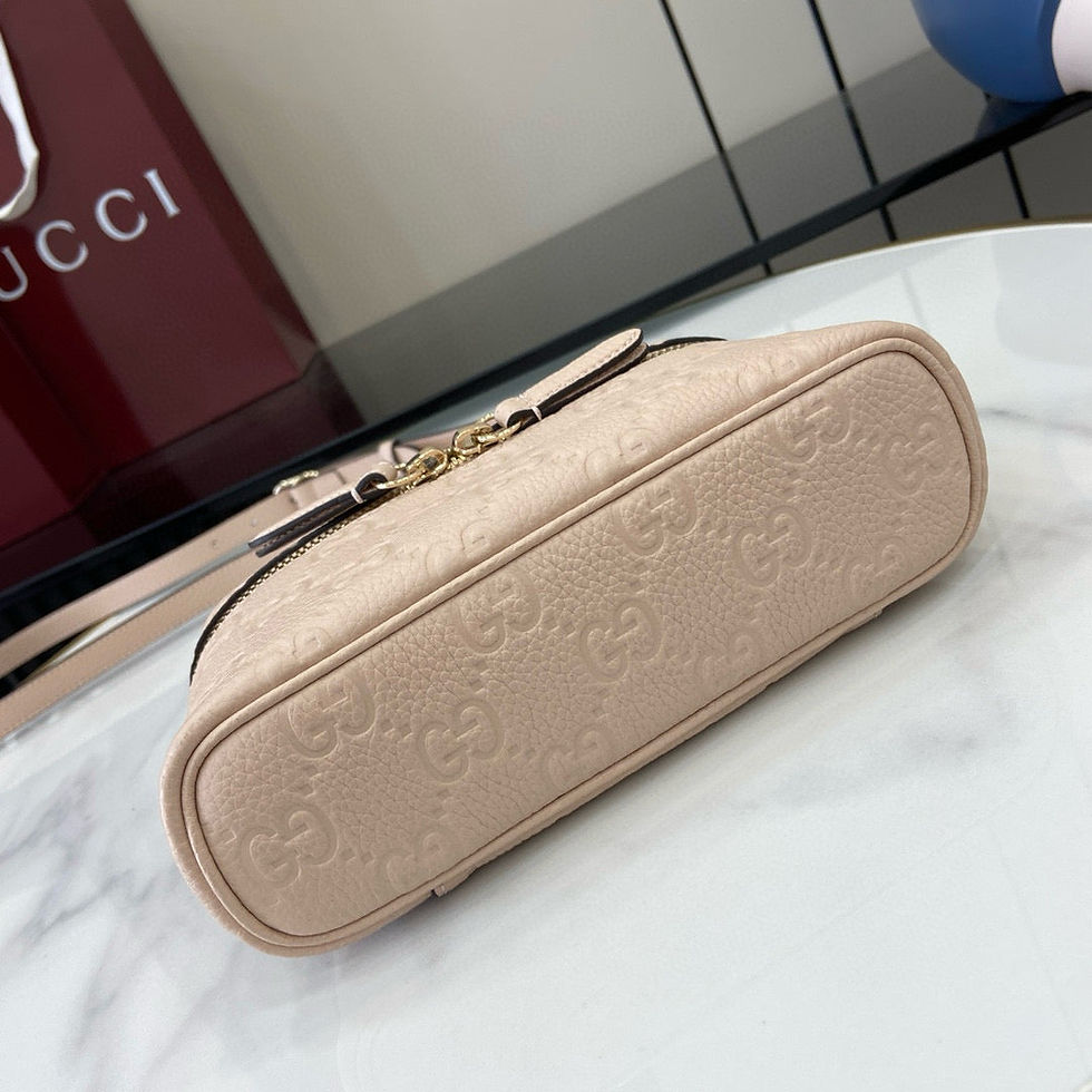 Thumbnail: Gucci Emblem Handbag