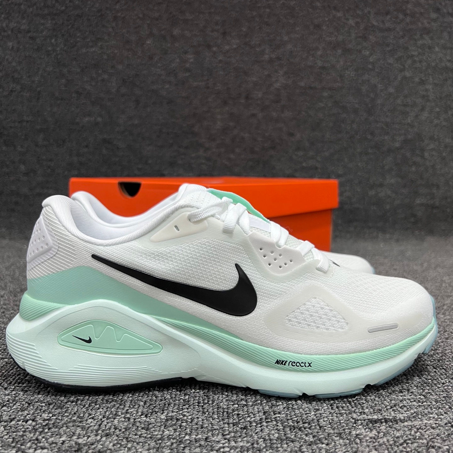 NKE Air Zoom Structure 26