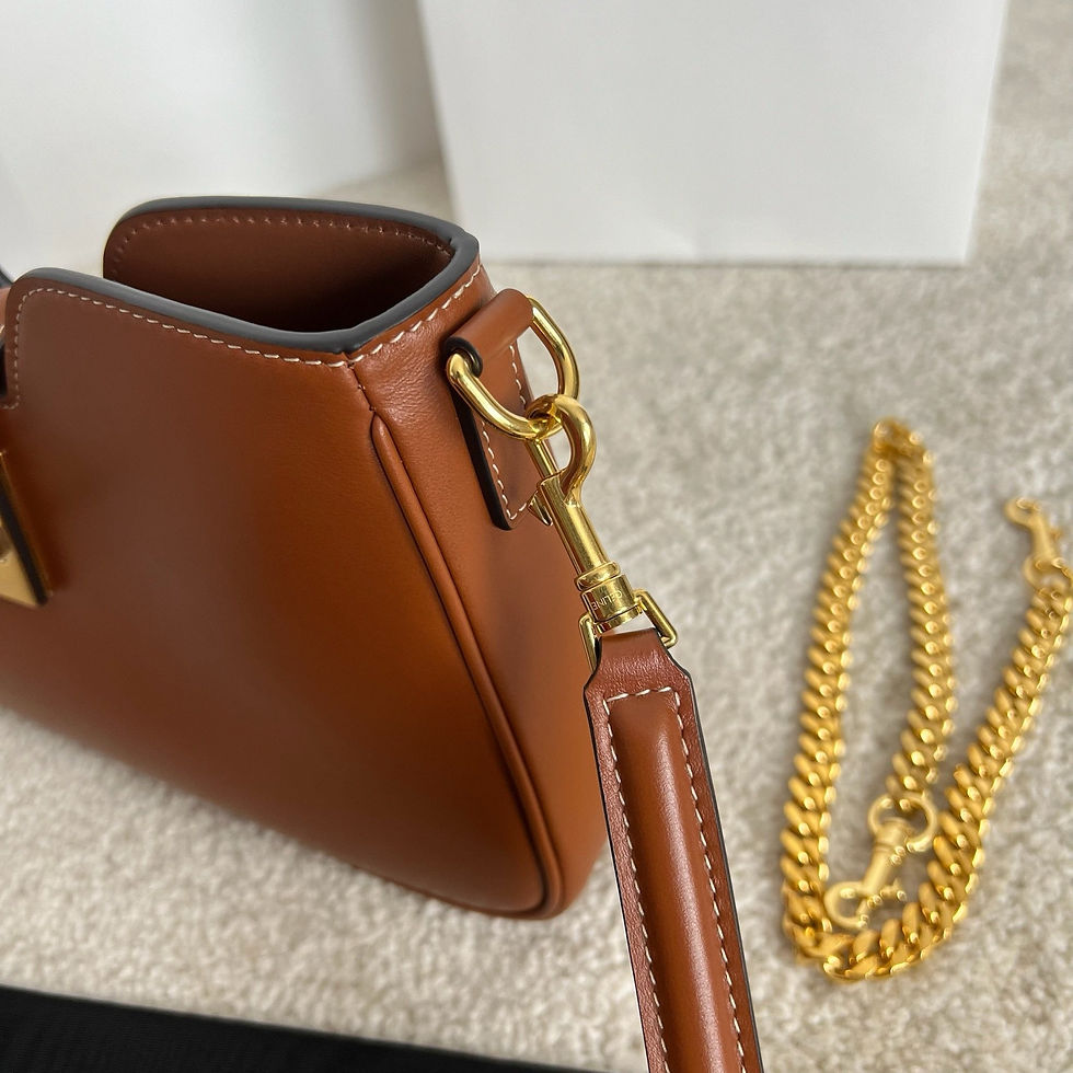 Thumbnail: Celine Shoulder Bag 610