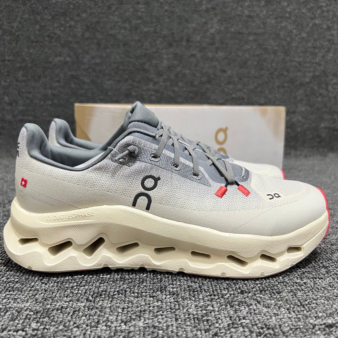 ON Cloudtilt 8