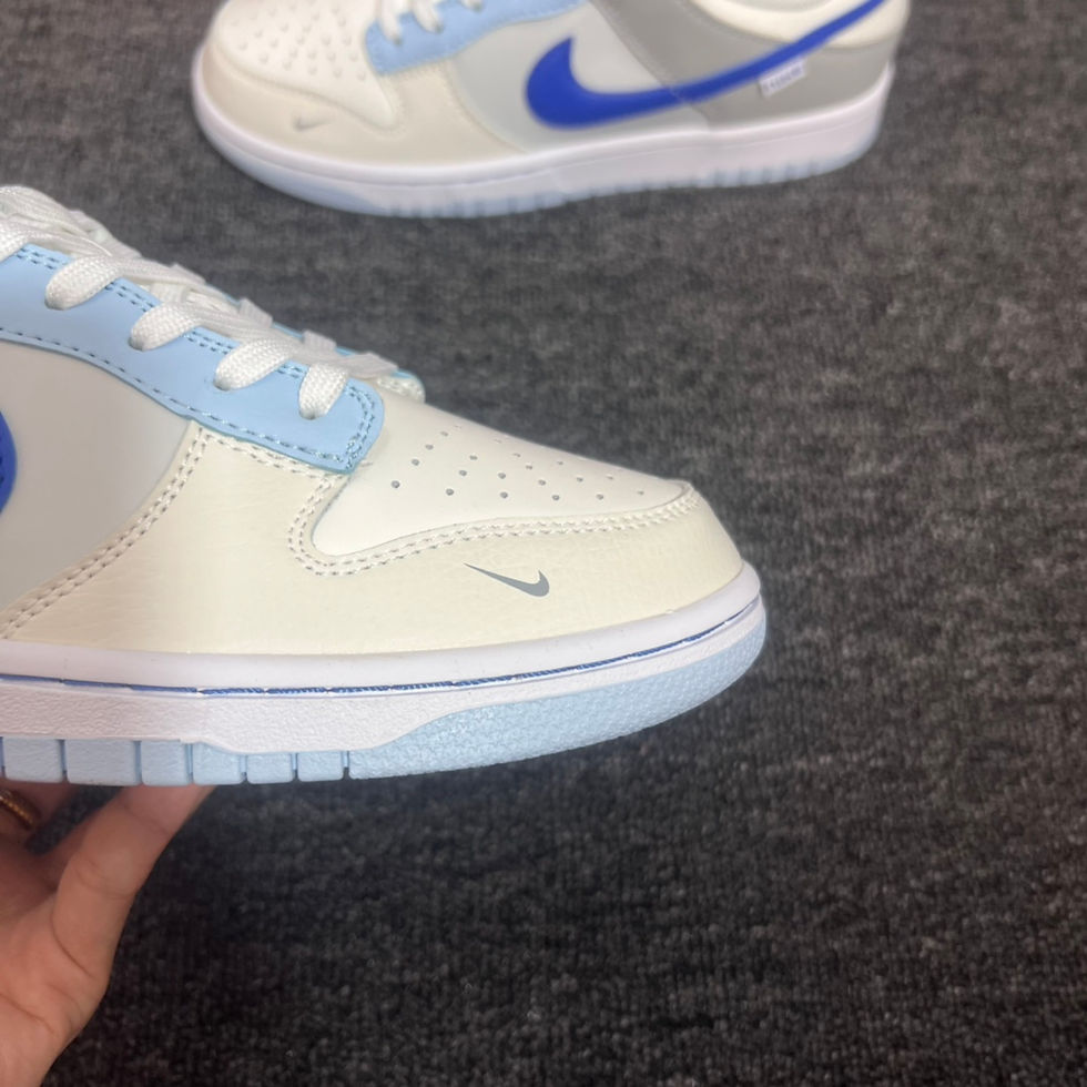 Thumbnail: Nike Dunk Low
