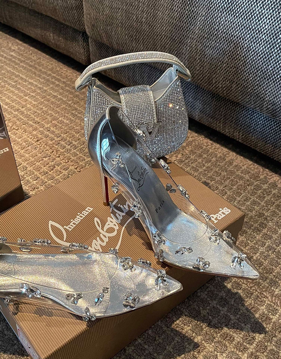 Thumbnail: Christian Louboutin Women Heel — Suede Nude