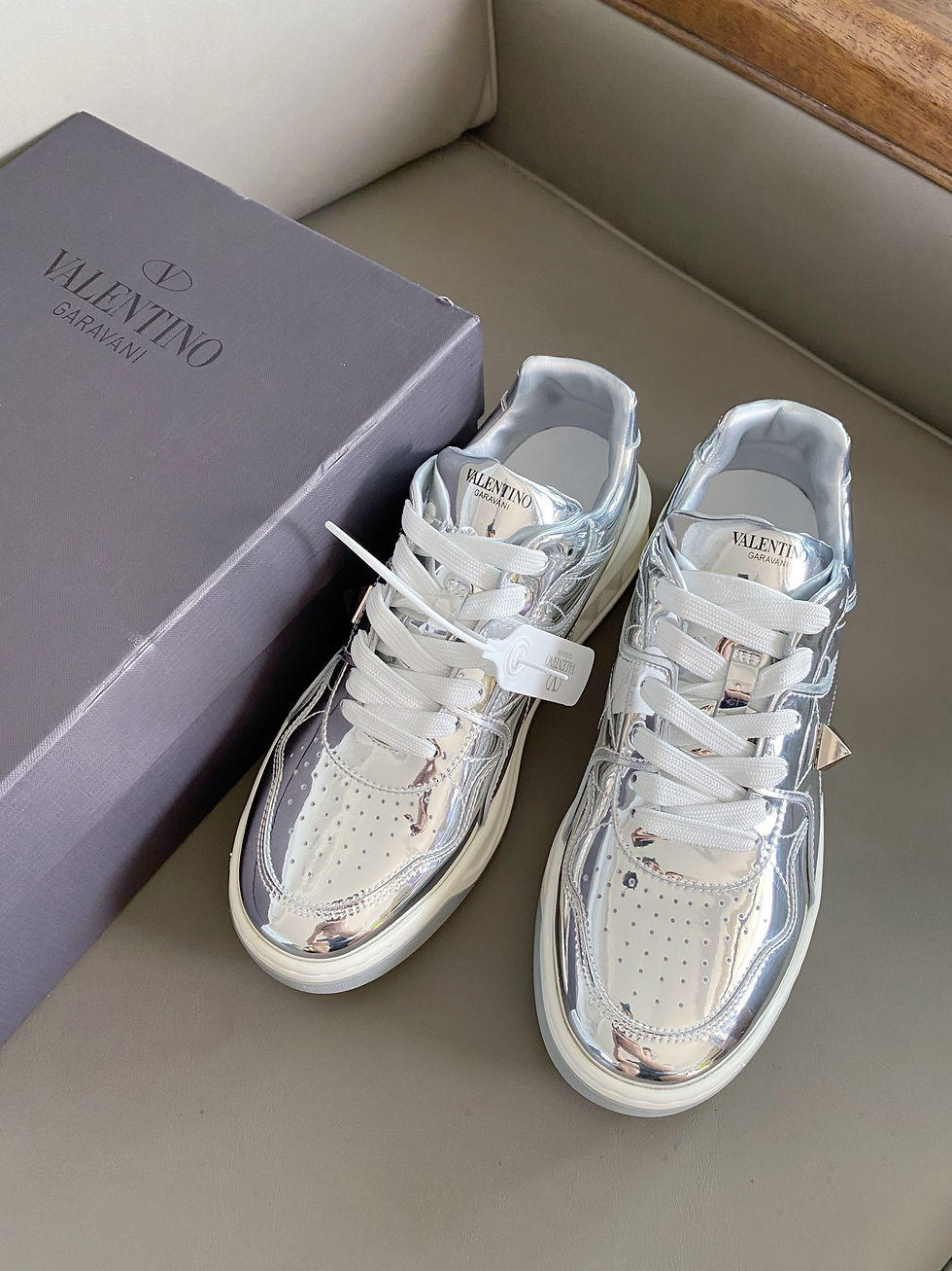 Thumbnail: VLN Garavani One Stud low-top 