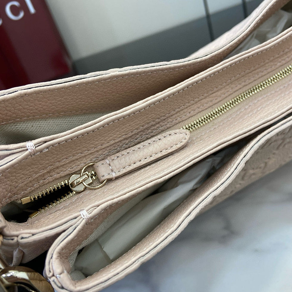 Thumbnail: Gucci Emblem Shoulder bag