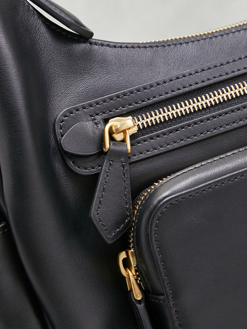Thumbnail: Miu Miu Handbag 38X14X20Cm 726