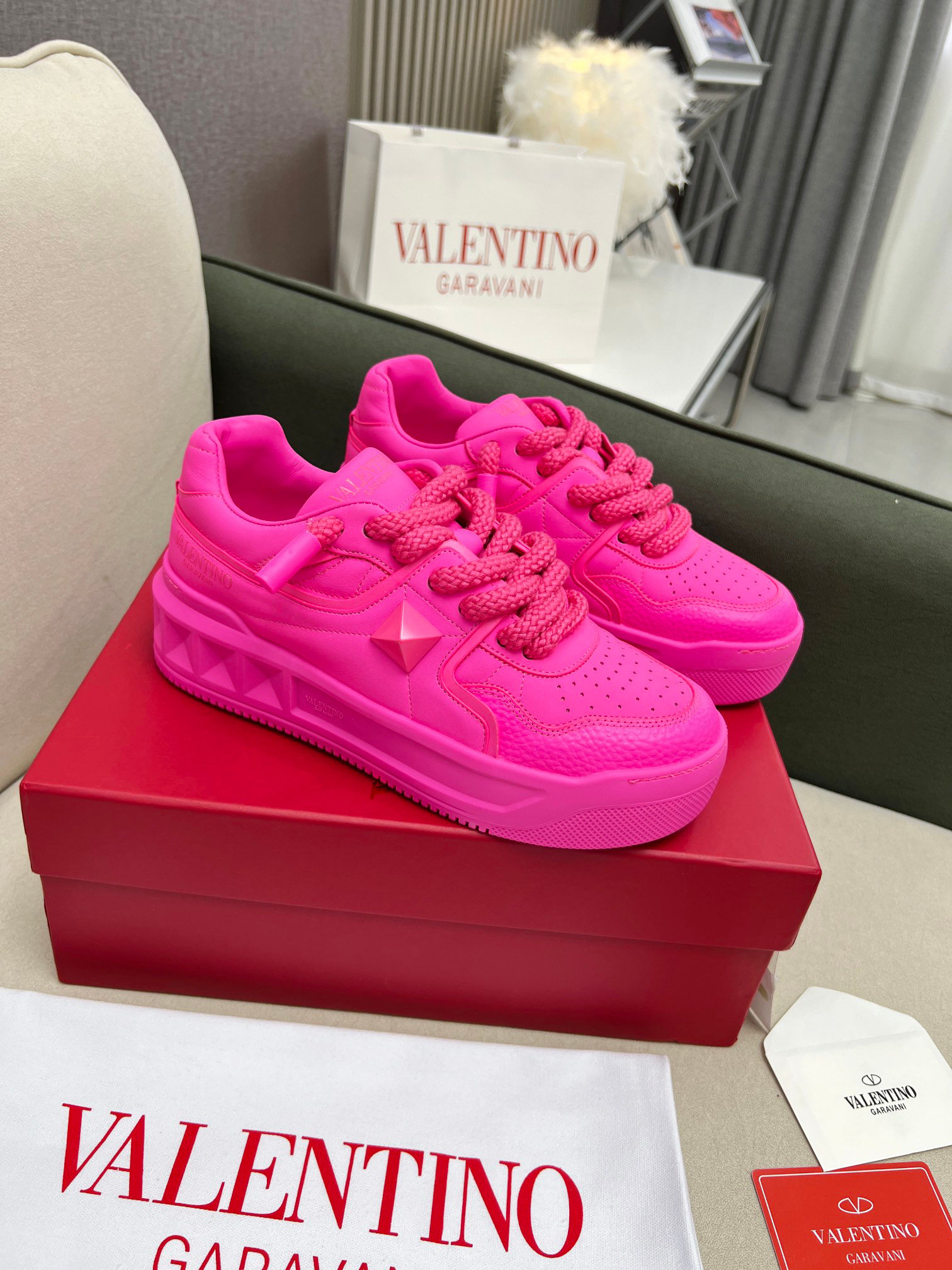 VLN Garavani One Stud XL