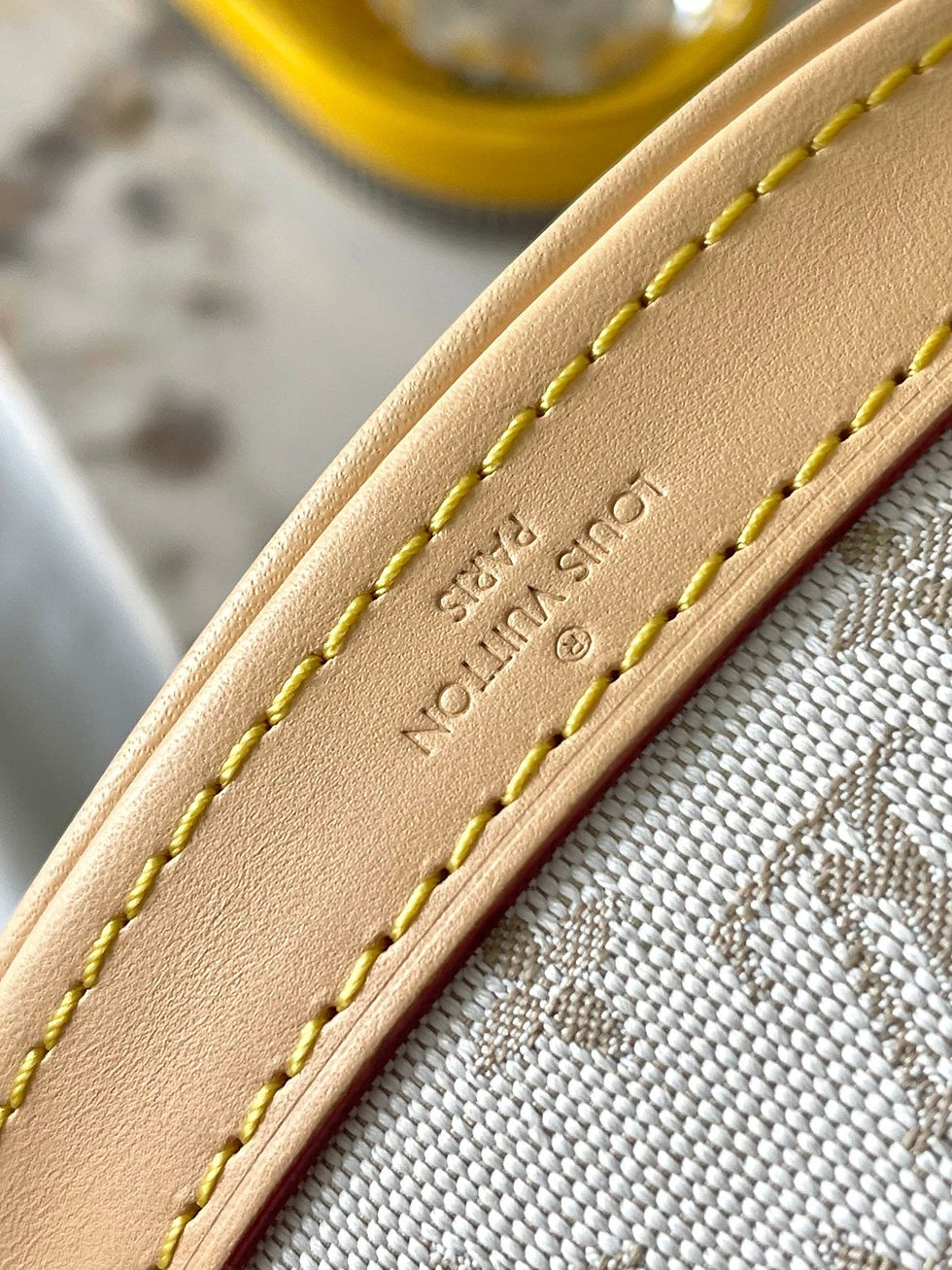 Thumbnail: NANO BUCKET 17 IN WHITE MONOGRAM JACQUARD AND BEIGE CALFSKIN — Monogram Canvas