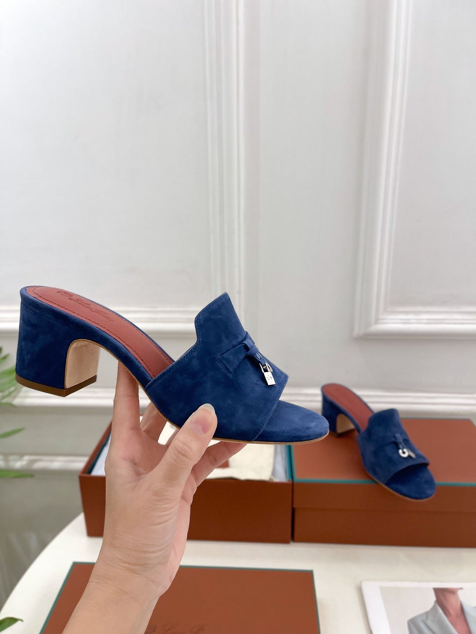 Thumbnail: Luxury Women Sandal — Gold