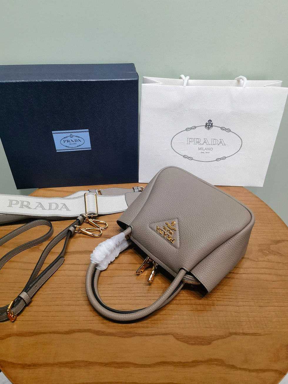 Thumbnail: PD Small Leather Tote Bag 19.5x18x9cm — White