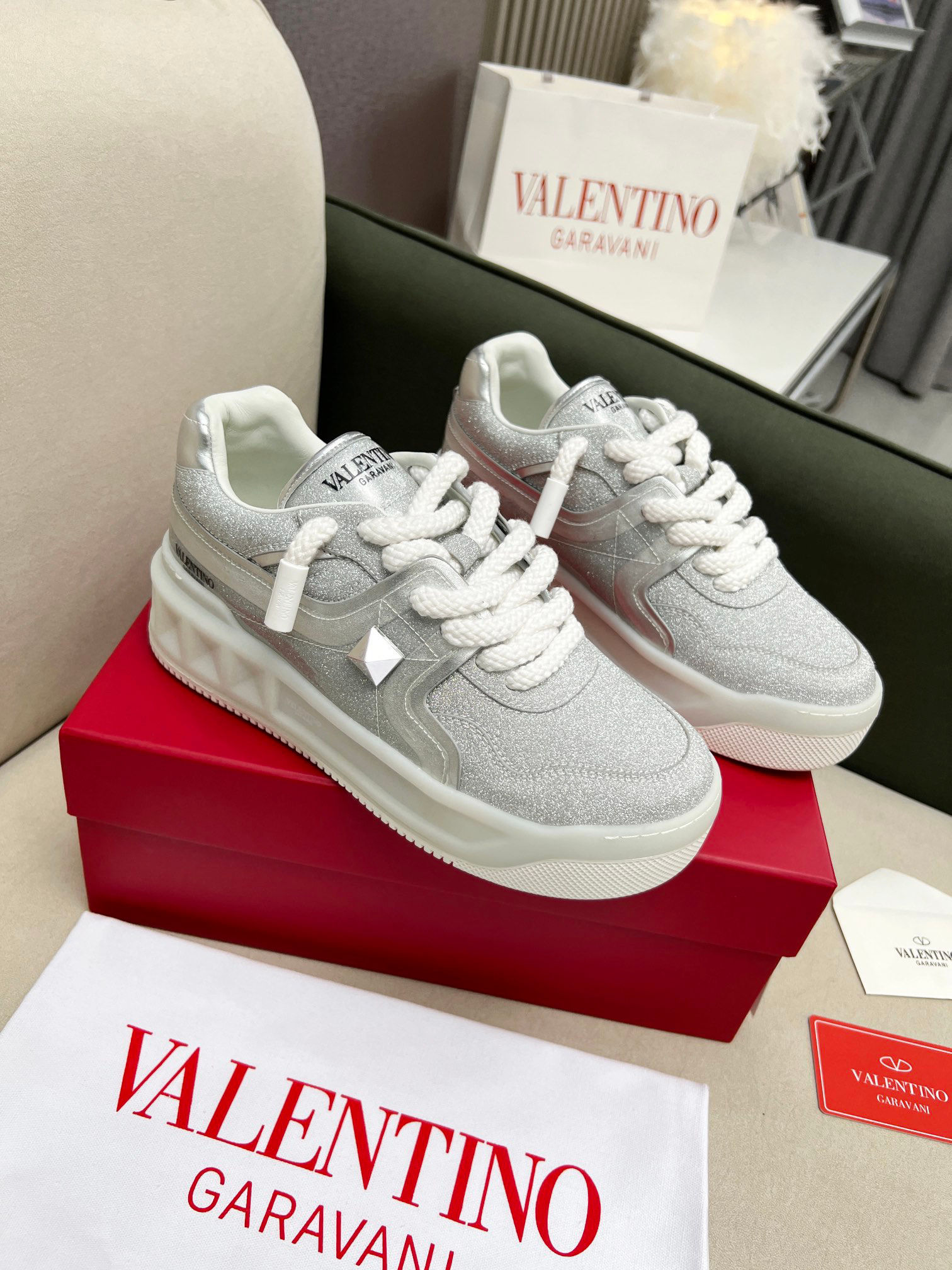 VLN Garavani One Stud XL low