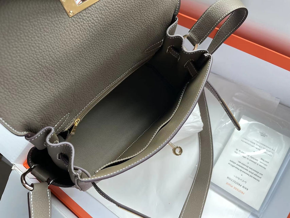 Thumbnail: Hermes Clutch