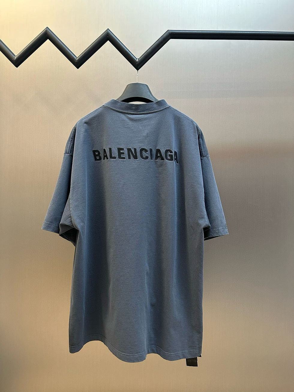 Thumbnail: Balenciaga T-Shirt Bleu Ardoise – Logo Peinture