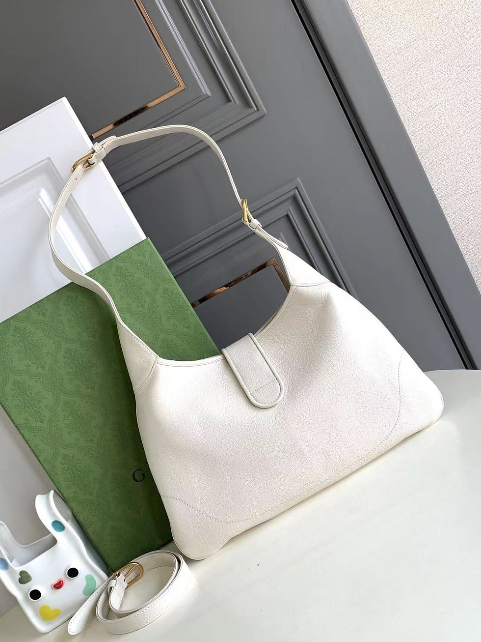 Thumbnail: Gucci Handbag — White