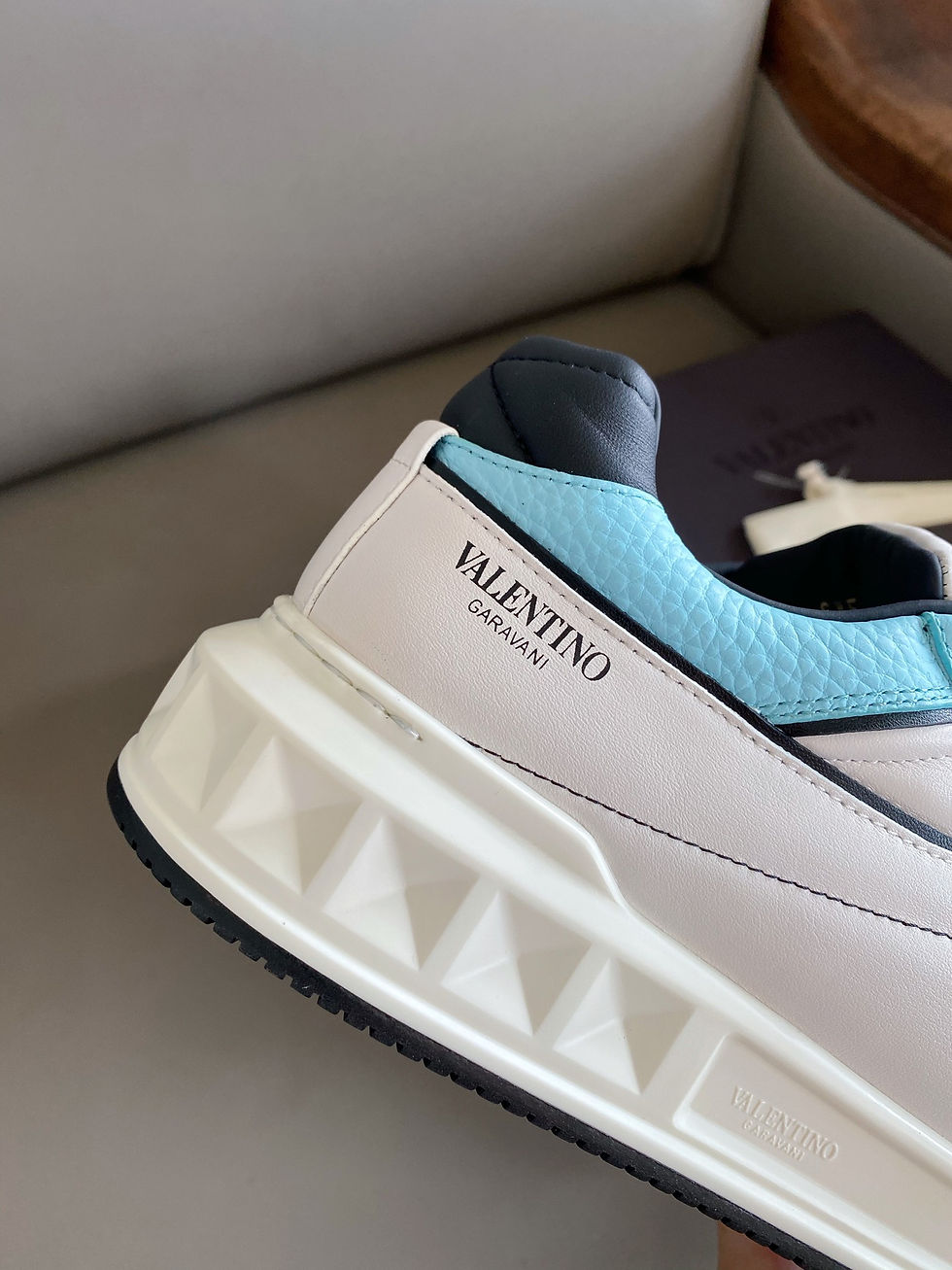 Thumbnail: Valentino Garavani One Stud low-top